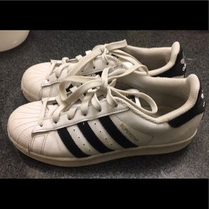 Adidas superstar size 4